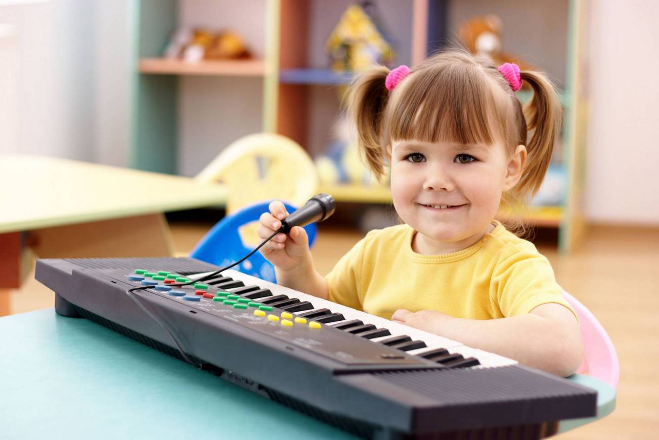 Вокальное развитие детей. Музыкальные занятия в саду. Дети на музыкальном занятии. Музыкальное занятие в детском саду. Музыкальные занятия для малышей.